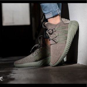 Woman’s Addias tennis